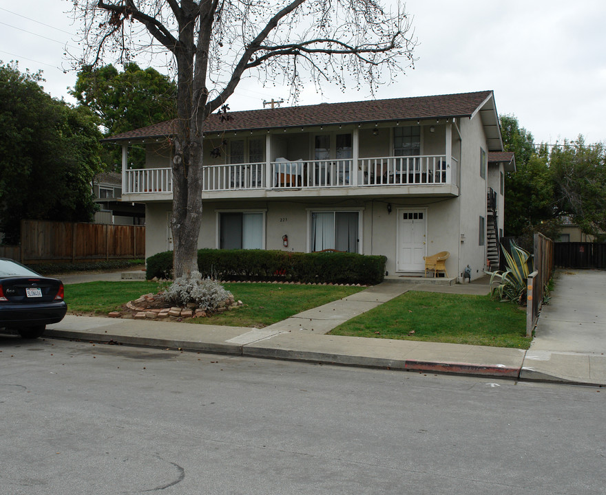 223 Arriba Dr in Sunnyvale, CA - Building Photo