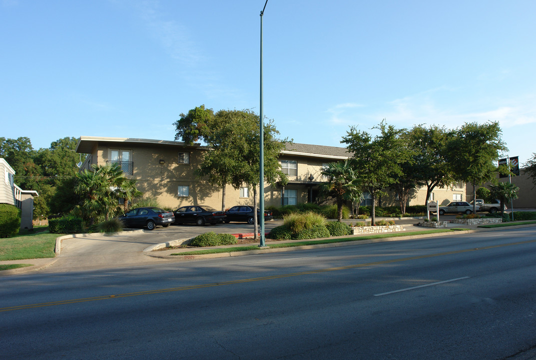 Upper E - Casa Villa (OLD) in Dallas, TX - Building Photo