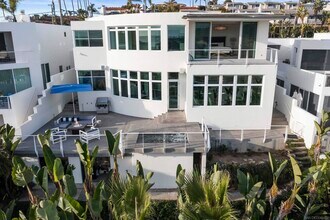 121 Via De La Valle in Del Mar, CA - Foto de edificio - Building Photo