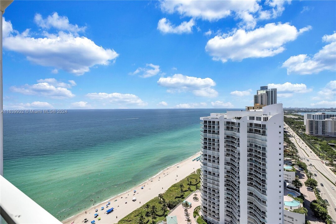 16699 Collins Ave, Unit 3308 in Sunny Isles Beach, FL - Building Photo