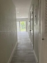 204 Palm Cir E in Pembroke Pines, FL - Building Photo - Building Photo