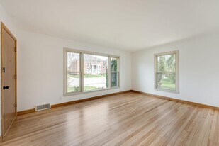 8201 W North Ave in Wauwatosa, WI - Building Photo