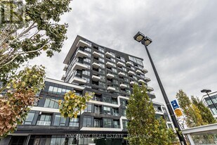 2485 Taunton Rd in Oakville, ON - Building Photo