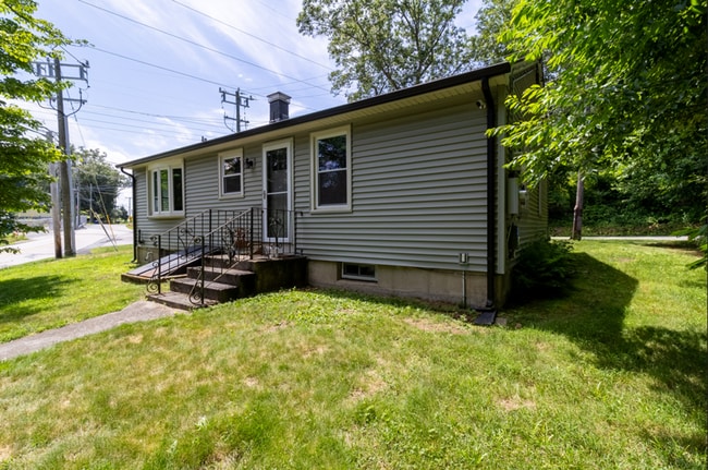 2 Anderson Dr in Ledyard, CT - Building Photo - Building Photo