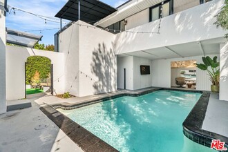 9011 Rosewood Ave in West Hollywood, CA - Building Photo - Building Photo