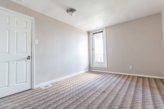 1028 E Warrington Ave in Pittsburgh, PA - Building Photo - Building Photo