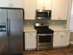 1322 W Eddy St, Unit 1 in Chicago, IL - Building Photo - Building Photo