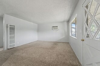 197 Woodbridge Ave in Yuba City, CA - Foto de edificio - Building Photo