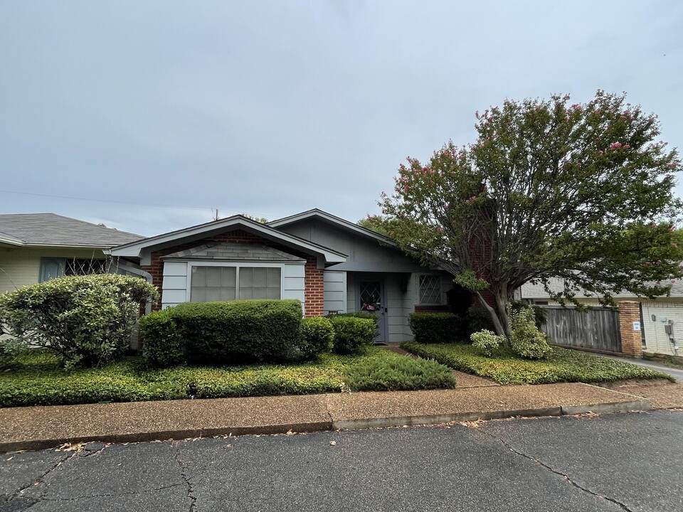 1515 W Fairmont St in Longview, TX - Building Photo