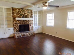 2109 Riverside Dr in West Columbia, TX - Building Photo - Building Photo