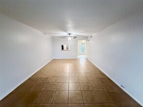 1810 N Lauderdale Ave in North Lauderdale, FL - Building Photo - Building Photo