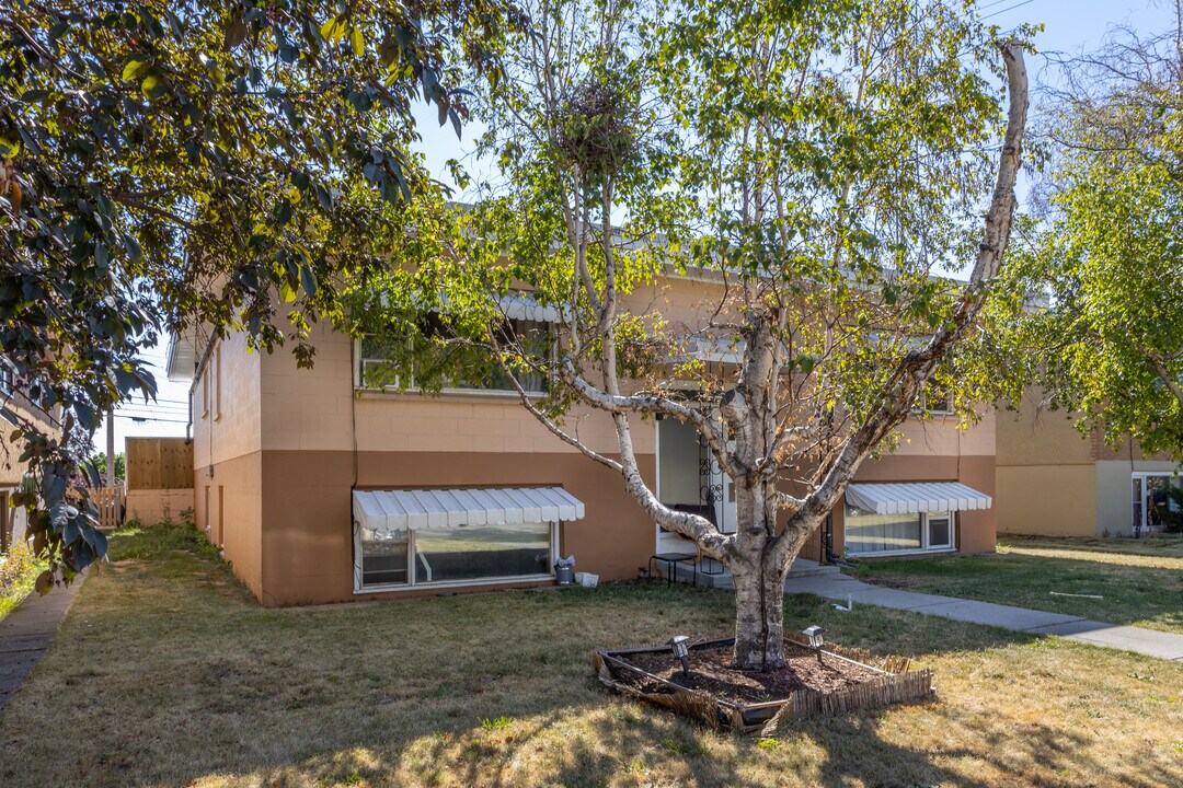 5012 Stanley Rd SW in Calgary, AB - Building Photo