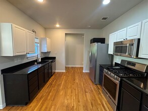 1710 Riverview St in Austin, TX - Building Photo - Building Photo