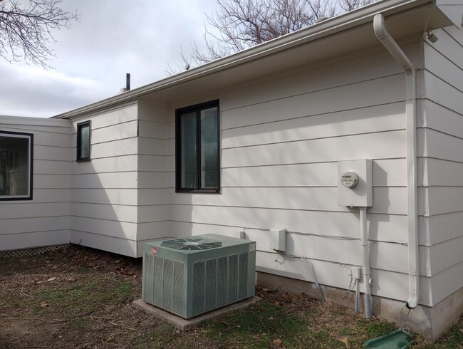 1321 W 45th St S in Wichita, KS - Building Photo - Building Photo