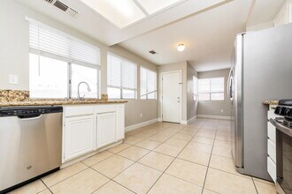 4501 Bradpoint Dr in Las Vegas, NV - Building Photo - Building Photo