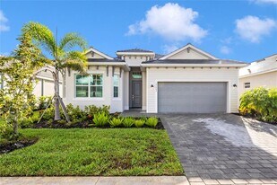 17662 Santorini Ct in Venice, FL - Building Photo
