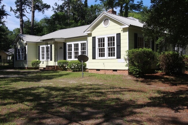 property at 709 N Harding St