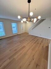 666 Mariner Dr in Elgin, IL - Building Photo - Building Photo