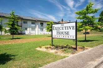 550 B E Bledsoe St in Gallatin, TN - Foto de edificio - Building Photo