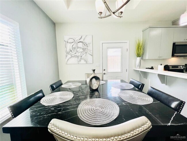 16 Magnolia Ave in McAllen, TX - Building Photo - Building Photo