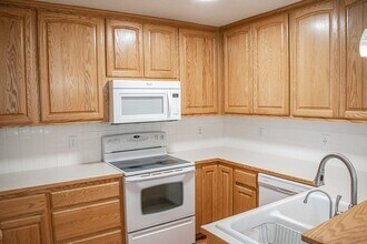 9210 Market Pl-Unit -Unit A-104 in Lake Stevens, WA - Building Photo - Building Photo