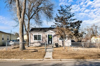 895 Grove St in Denver, CO - Building Photo - Building Photo