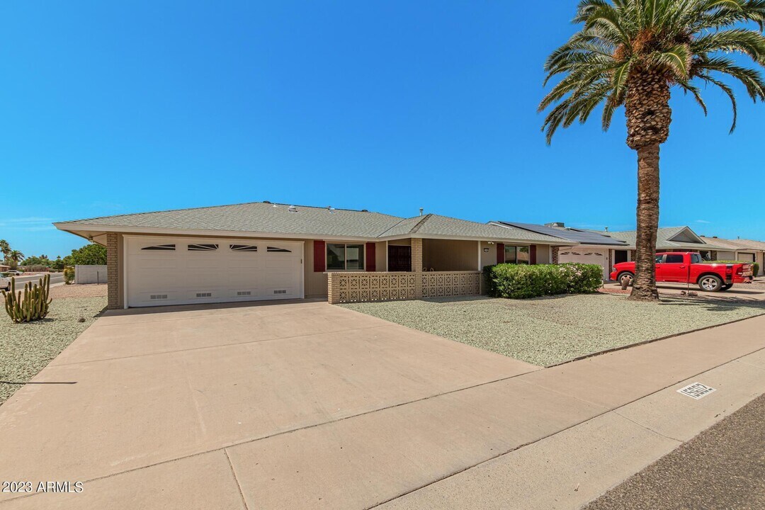 15602 N 105th Dr in Sun City, AZ - Building Photo