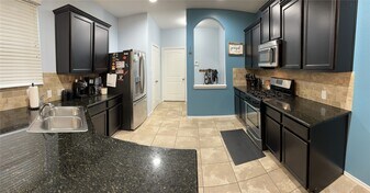 6861 Dogwood Cliff Ln in Dickinson, TX - Building Photo