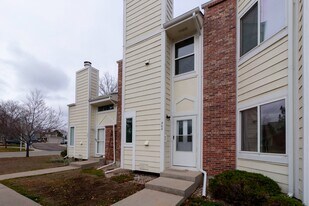 8126 Gray Ct in Arvada, CO - Building Photo