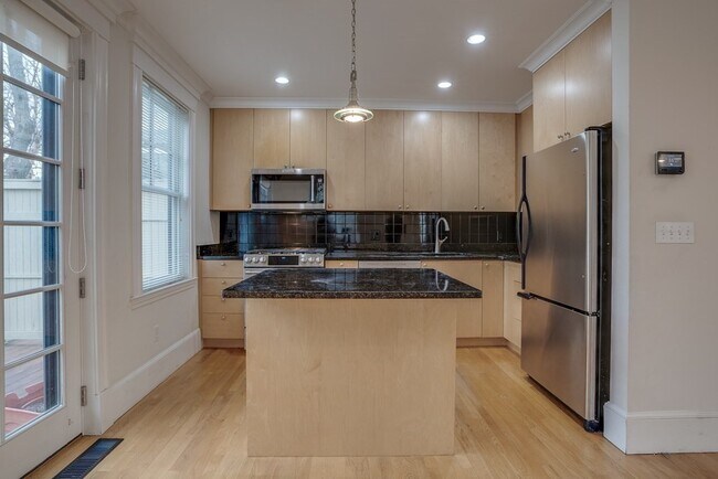 15 Valentine St in Cambridge, MA - Building Photo - Building Photo