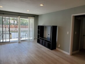 1945 Mt Vernon Ct in Mountain View, CA - Building Photo - Building Photo