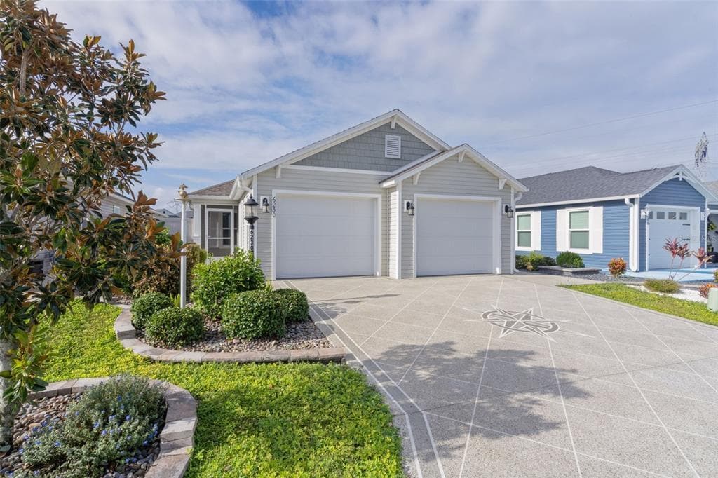 6230 Dingman Wy in the Villages, FL - Building Photo