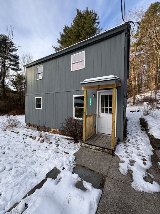 2535 PA-390 in Canadensis, PA - Building Photo