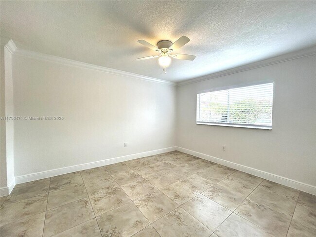 445 SW 11th St, Unit 104 in Miami, FL - Building Photo - Building Photo