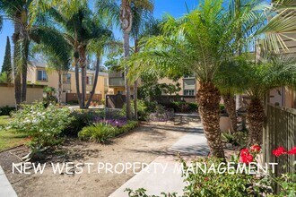 5402 Balboa Arms Dr in San Diego, CA - Building Photo - Building Photo