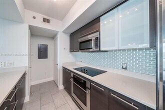 55 SE 6th St, Unit 1703 in Miami, FL - Building Photo - Building Photo