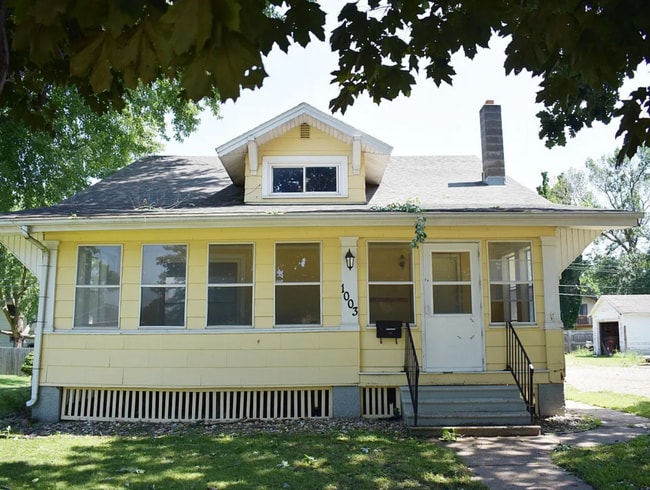 property at 1003 S Elm Ave