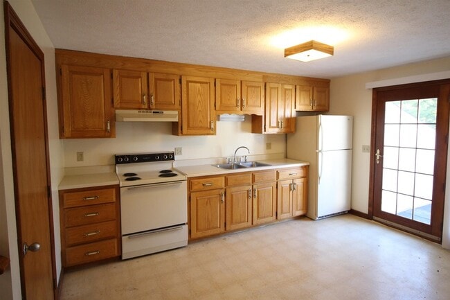 76 Franklin St, Unit 1 in Derry, NH - Building Photo - Building Photo