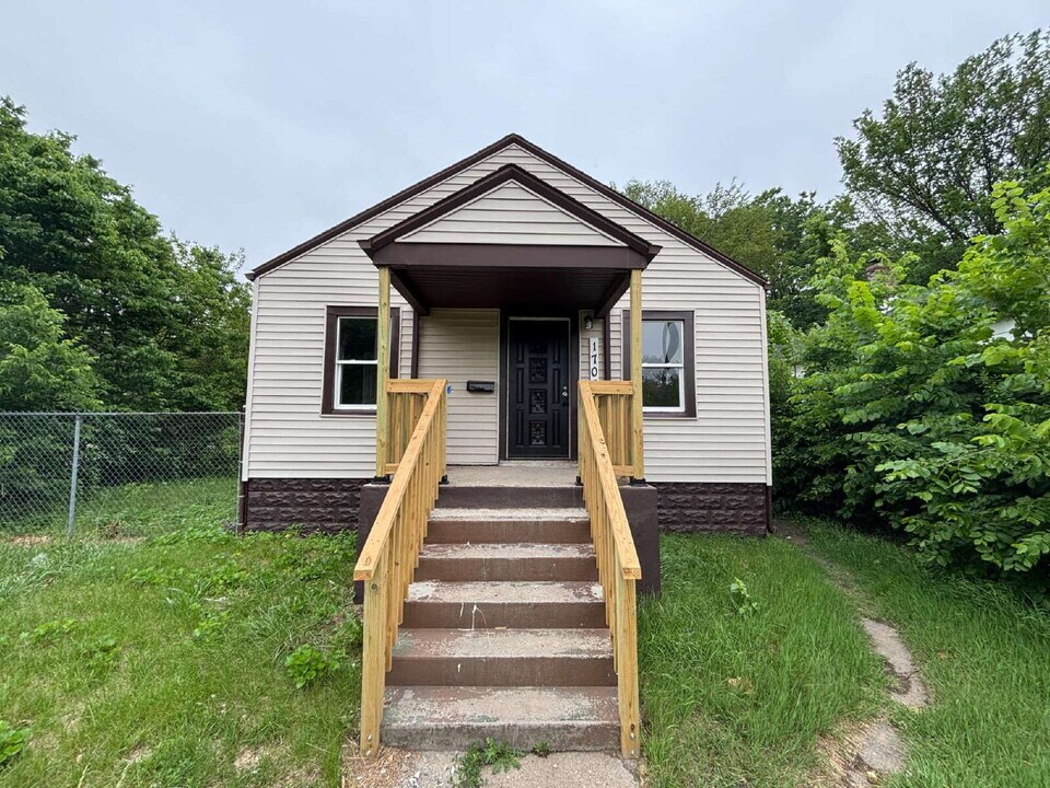 1707 Ellsworth St in Gary, IN - Building Photo