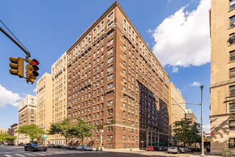 900 West End Ave in New York, NY - Foto de edificio - Primary Photo