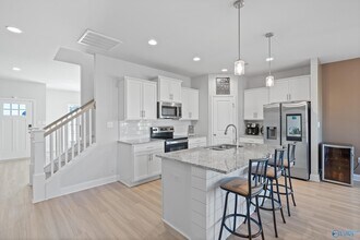 111 Heritage Lakes Blvd in New Market, AL - Building Photo - Building Photo