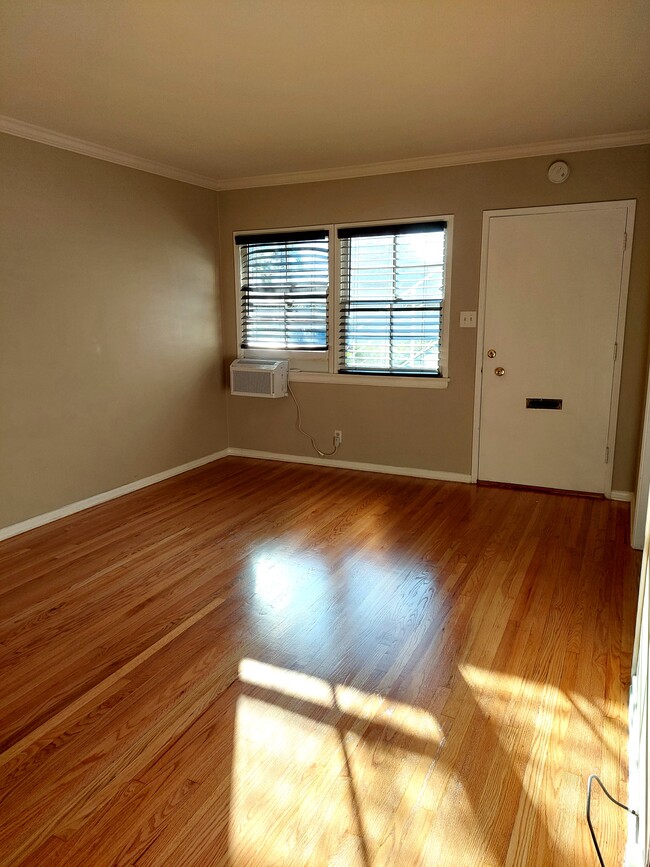 404 Naranja Dr, Unit 404 in Glendale, CA - Building Photo - Building Photo