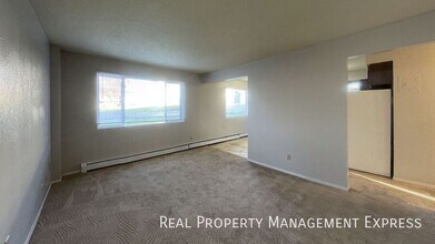 3705 S Cathy Ave, Unit 3705-02 in Sioux Falls, SD - Building Photo - Building Photo