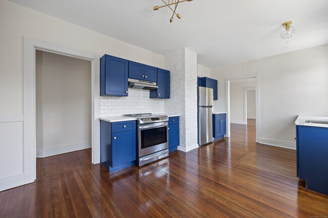 852 Farmington Ave in West Hartford, CT - Building Photo - Building Photo