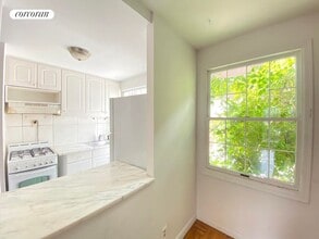 359 W 18th St in New York, NY - Building Photo - Building Photo