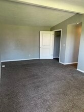 2750 E Phylbeck Ave, Unit 3 in Terre Haute, IN - Building Photo - Building Photo