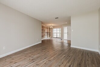 3819 Cloverhill Ct in Brandon, FL - Building Photo - Building Photo