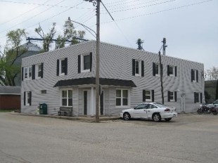 102 W 1st St in Lindenwood, IL - Building Photo