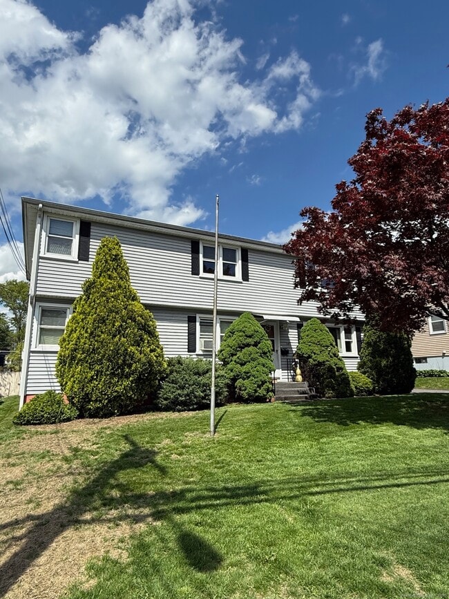 147 Overlook Ave in New Britain, CT - Building Photo - Building Photo