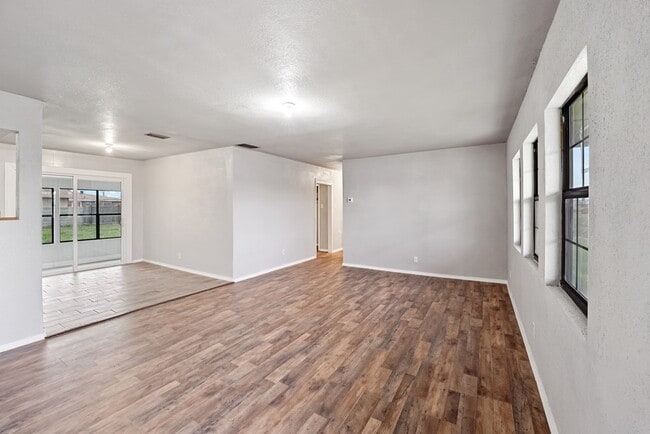 1401 E 18th St in Odessa, TX - Building Photo - Building Photo